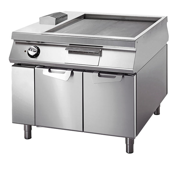 Elektro-Grillplatte verchromt ½ glatt ½ gerillt auf Unterbau mit Türen, Bedienung beidseitig